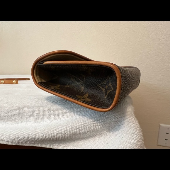 Pre-owned Louis Vuitton Florentine Pochette Monogram Canvas - Picture 2 of 16